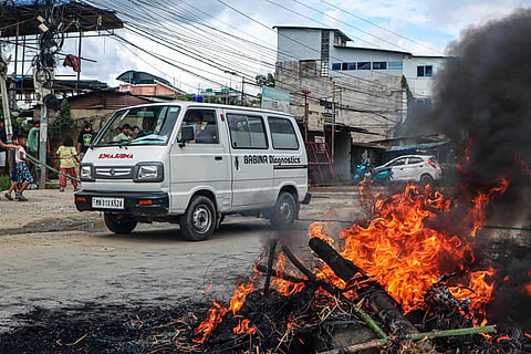 An exchange of fire between armed groups from the two communities was underway, prompting security forces to rush to the area to bring the situation under control.