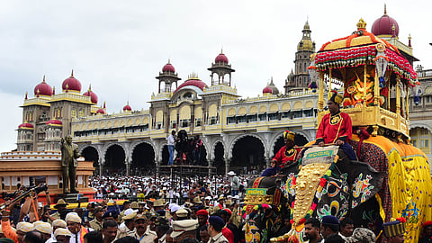 A glimpse of Abhimanyu carrying the 750 kg golden ambaari