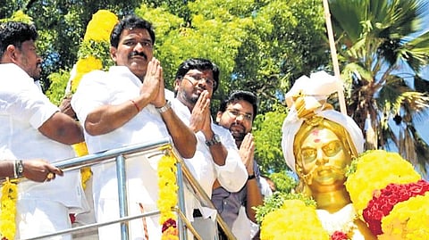 Nirmal Kumar pays homage to freedom fighter Poolithevan in Tenkasi