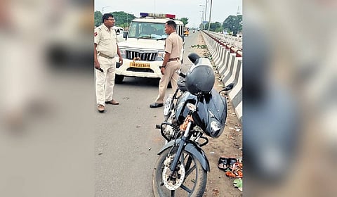A 28-year-old youth is feared dead after jumping into Mahanadi river.