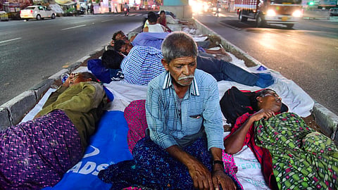 Migrants from southern states sharing Kochi city's footpaths and dividers during nights
