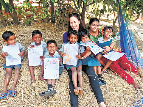 Sandra Lavie Gojkovic with school kids