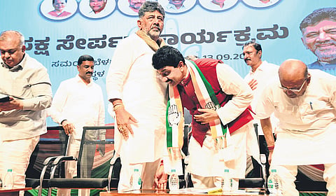 Former BJP MLA NL Narendra Babu seeks the blessings of CM DK Shivakumar after joining the Congress in Bengaluru on Sunday