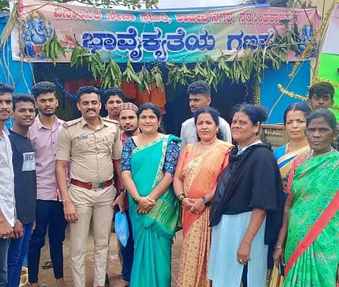 Jubedha visits a Ganesha pandal