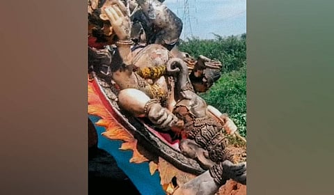 A Ganesh idol was damaged near Hampi after it came into contact with an electric pole during a procession on Monday.