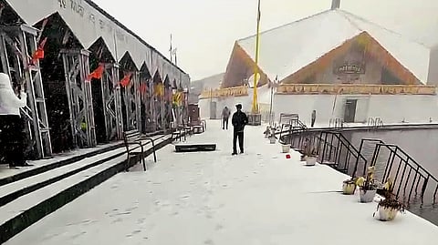 The Hemkund Sahib pilgrimage has gained momentum after monsoon rainfall declined.