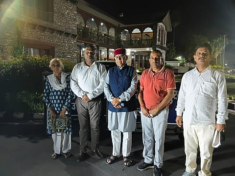 The delegation of depositors led by Social Welfare Minister Khajan Das, met Dhami at his official residence