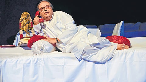 The political satire ‘Mukhyamantri’ has completed 899 shows across the world.