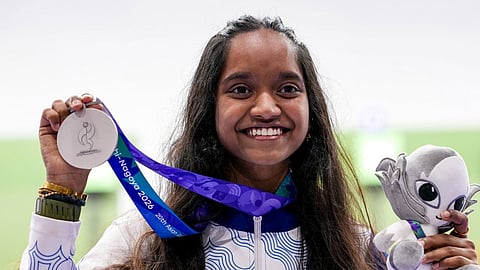 Elavenil Valarivan celebrating with her silver medal