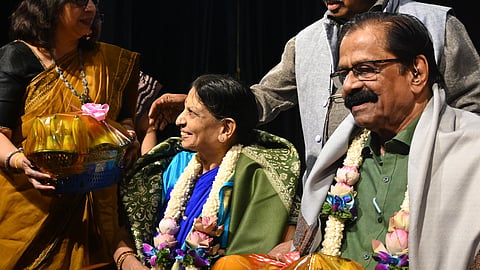 Actor–director TS Nagabharana and journalist–writer Sandhya Rani felicitate Kannada poet BR Lakshmana Rao and his wife Girija on his 80th birthday at the Indian Institute of World Culture, Basavanagudi, on Sunday