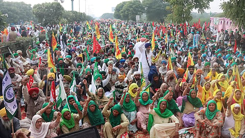 Hundreds of farmers under the banner of the Bharatiya Kisan Union (Charuni) had gathered since morning near the Shaheed Udham Singh Memorial, close to the GT Road.