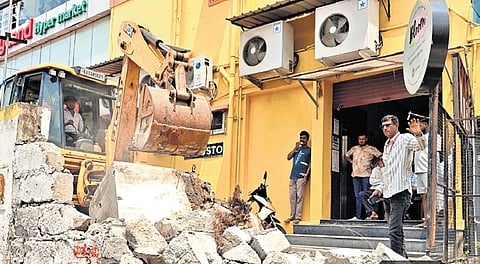 A case was filed against Lakshminarayana Reddy and others, with the Special DC Court ordering removal of the encroachment.