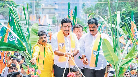 Karnataka BJP president BY Vijayendra and other BJP leaders take out a rally
at Bagepalli in Chikkaballapur district on Friday