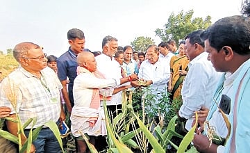 Deputy Chief Minister Dr G Parameshwara, who also holds the revenue portfolio, interacts with farmers affected by drought in Hosapete taluk on Wednesday.