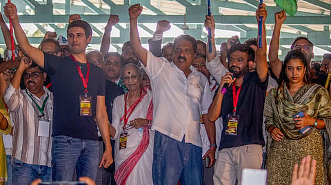 YouTuber Dhruv Rathee, actor Prakash Raj and CJP founder Abhijeet Dipke lead the protest at Freedom Park in Bengaluru on Thursday.