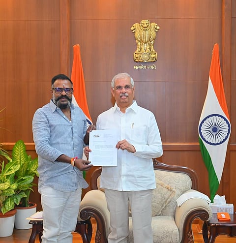 YouTuber Varaaki has submitted a petition to Governor Rajendra Vishwanath Arlekar seeking a probe by the ED and other central agencies into the financial angle of the GEM Granites Veeramani