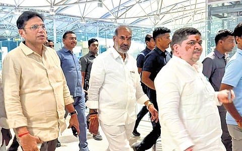 Ministers D Sridhar Babu and Ponnam Prabhakar, Vemulawada MLA Aadi Srinivas leave for New Delhi on Sunday