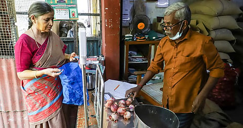 Following strong public demand, subsidised retail sale of onions at Rs 35/kg resumed at PDS shops in Madurai on Sunday.