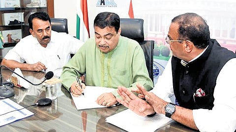Ministers Komatireddy Venkat Reddy and Jupally Krishna Rao meet Union minister Nitin Gadkari in New Delhi on Tuesday to discuss infrastructure projects in Telangana.