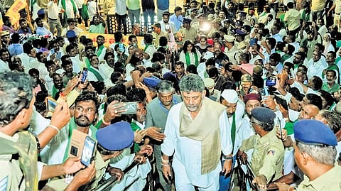 Chief Minister DK Shivakumar arrives to garland the statue of Rani Chennamma before addressing the farmers, at Kittur in Belagavi district on Saturday.
