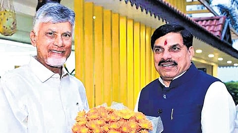 Madhya Pradesh Chief Minister Mohan Yadav (right) met Andhra Pradesh Chief Minister N Chandrababu Naidu (left)