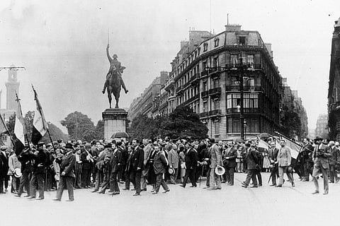 French war veterans march past the Washington Monument on the Place d'Iena in Paris, on July 19, 1926, in protest against the U.S. debt terms
