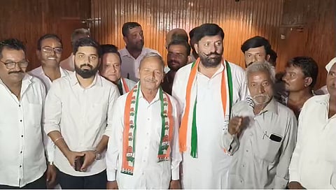 At the meeting, on Thursday Solanki rejoined Congress, Welcomed by state in-charge Randeep Surjewala in Rajkot, along with State Congress president, regional leaders, a former state president and a former MP were also present.