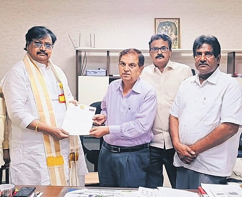The delegation, comprising TDP Politburo member and MLC Varla Ramaiah, party leaders Parchuri Ashok Babu, S Rajasekhar and Nilayapalem Vijay Kumar, submitted a written complaint along with a pen drive containing video footage of the alleged incidents.