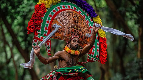 Kerala Piravi with Poothanum Thirayum and other artforms