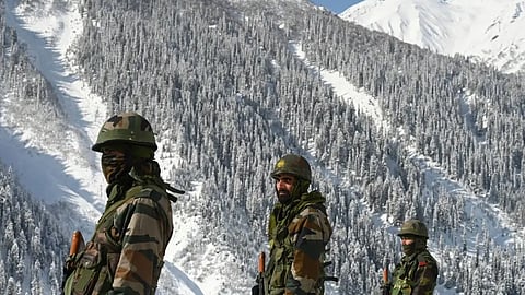 Indian soldiers at a mountain pass that connects Srinagar to the union territory of Ladakh, bordering China