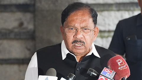 There is no need to insist that the high command intervene immediately. The Chief Minister and the party president should discuss the issue and resolve it locally, Parameshwara told.