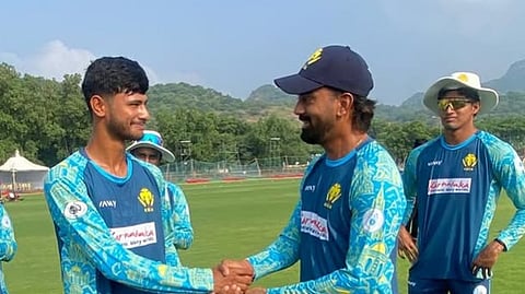 Manvanth Kumar made his first-class debut against Andhra