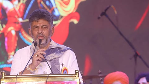 Chief minister DK Shivkumar addressing the validictory function of Kittur Utsava.