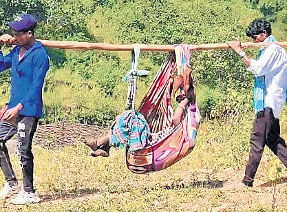 The woman being carried on a sling to the ambulance | Express