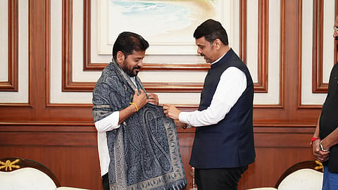 Telangana Chief Minister A Revanth Reddy held discussions with his Maharashtra counterpart at Sahyadri guest house in Mumbai on the construction of Tummidihatti barrage on Monday morning.