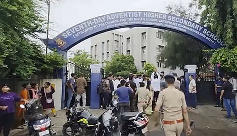 തര്ക്കം കത്തിക്കുത്തിലേക്ക്; അഹമ്മദാബാദില് പത്താം ക്ലാസ് വിദ്യാര്ഥിയെ ജൂനിയര് വിദ്യാര്ഥി കൊലപ്പെടുത്തി