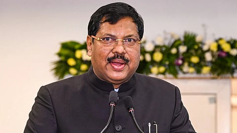 സുപ്രീം കോടതി ചീഫ് ജസ്റ്റിസിന് നേരെ അതിക്രമ ശ്രമം; ഡയസിനരികിലെത്തി ഷൂ എറിയാന് ശ്രമിച്ച് അഭിഭാഷകൻ