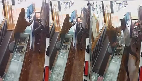 സ്വര്ണം വാങ്ങാനെന്ന വ്യാജേനയെത്തി കടക്കാരന്റെ മുഖത്ത് മുളകു പൊടി വിതറി, പിന്നാലെ യുവതിയ്ക്ക് അടിയോടടി; വീഡിയോ വൈറല്