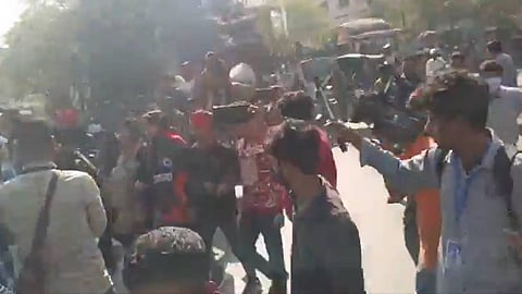 ധാക്കയ്ക്ക് പിന്നാലെ ബംഗ്ലാദേശിലെ രണ്ട് വിസാ അപേക്ഷാ കേന്ദ്രങ്ങൾ കൂടി അടച്ചുപൂട്ടി ഇന്ത്യ
