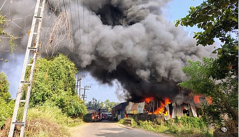 തലശേരിയില് കണ്ടിക്കല് ഇന്ഡസ്ട്രിയല് എസ്റ്റേറ്റില് വന് തീപിടിത്തം