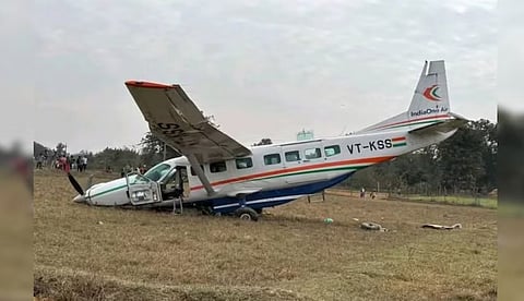 ഒഡീഷയില് ചെറുവിമാനം തകര്ന്ന് വീണു; യാത്രക്കാര്ക്ക് പരിക്ക്