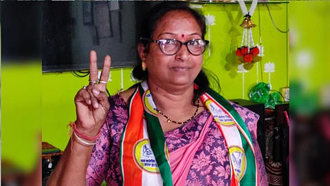 നാഗ്പൂരില് നിന്ന് മത്സരിക്കാന് നാല് കുട്ടികളുള്ള യുവതി, പിന്നാലെ വിവാദം; തനിക്ക് നിയമമൊന്നും അറിയില്ലെന്ന് സ്ഥാനാര്ഥി