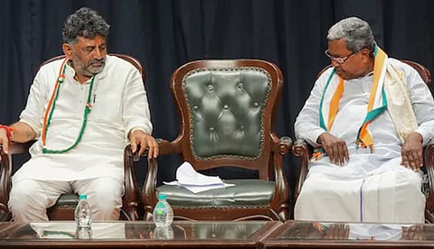 കര്ണാടക ഭരണപ്രതിസന്ധി: അഞ്ച് വര്ഷം പൂര്ത്തീകരിക്കുമോ സിദ്ധരാമയ്യ? വ്യക്തത തേടി രാഹുല് ഗാന്ധിയെ കാണാന് നീക്കം