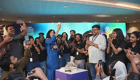 റോബോട്ട് നായ്ക്കുട്ടി 'ഗോര്ബി'യെ സുനിത വില്യംസിന് സമ്മാനിച്ച് യുണീക് വേള്ഡ് റോബോട്ടിക്സ്