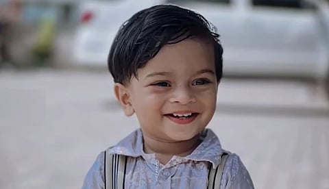 കേരളത്തില് നിന്നും പിതാവിനെ കാണാന് യുഎഇയിലെത്തി; ഒന്നരവയസുകാരന് ദാരുണാന്ത്യം