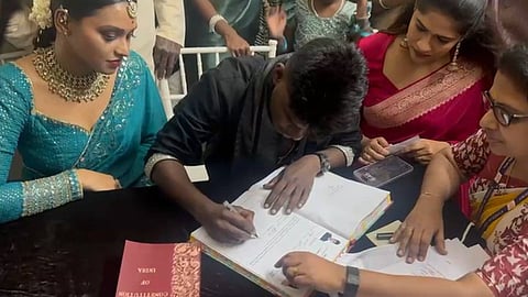 വേടന്റെ മോണലോവ; രജിസ്റ്റര് വിവാഹം ചെയ്ത് നവമിയും വേടനും
