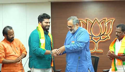 ഡോ. റോബിന് രാധാകൃഷ്ണന് ബിജെപിയില്; ഷാള് അണിയിച്ച് സ്വീകരിച്ച് രാജീവ് ചന്ദ്രശേഖര്