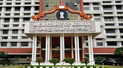 ശബരിമല സ്വർണക്കൊള്ള കേസ്: എസ്ഐടി അന്വേഷണത്തില് തൃപ്തിയെന്ന് ഹൈക്കോടതി