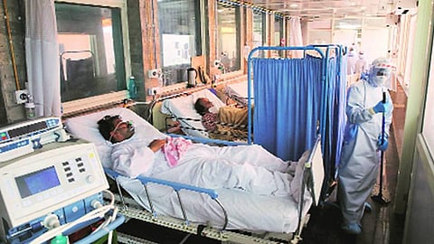 രോഗത്തെക്കാൾ ഗുരുതരം; കാലതാമസത്തിൽ കുടുങ്ങി സിജിഎച്ച്എസ്
ഫയലുകൾ, വലഞ്ഞ് രോഗികൾ