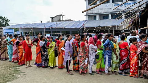 തെരഞ്ഞെടുപ്പ് ക്രമക്കേട് ആരോപണം; ബംഗാളില് നാളെ 15 ബൂത്തുകളില് റീപോളിങ്
